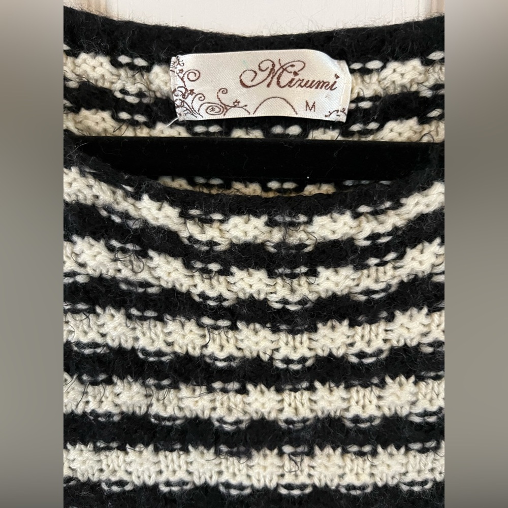 Mirumi EUC Black And White Knit Striped Eyelash Tunic Sweater Pockets Sz Medium - Picture 2 of 12